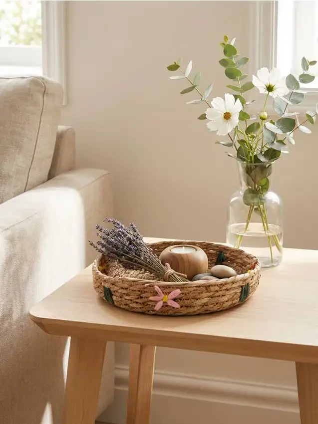 Vassoio decorativo intrecciato con motivo floreale - multicolor