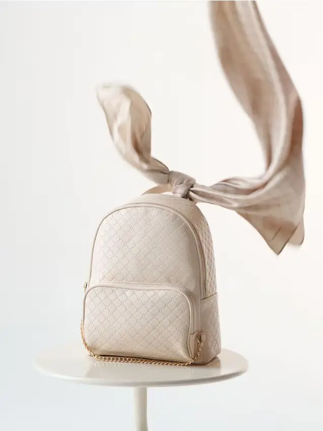 Zaino con motivo trapuntato e catena dorata - panna