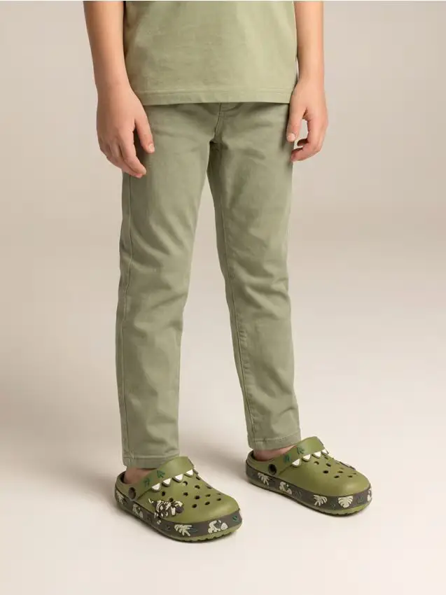 Zoccoli con cinturino sul tallone - verde-marrone