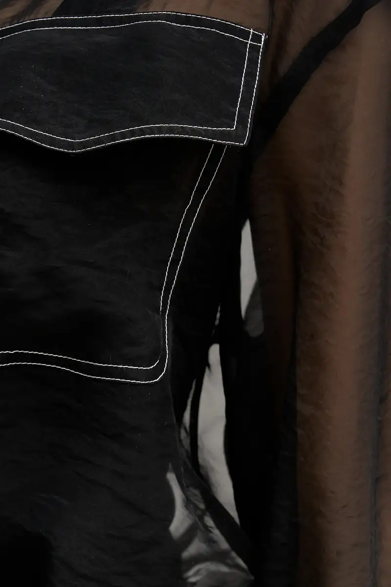 Sisley Maglia nera con taglio largo miniatura 5