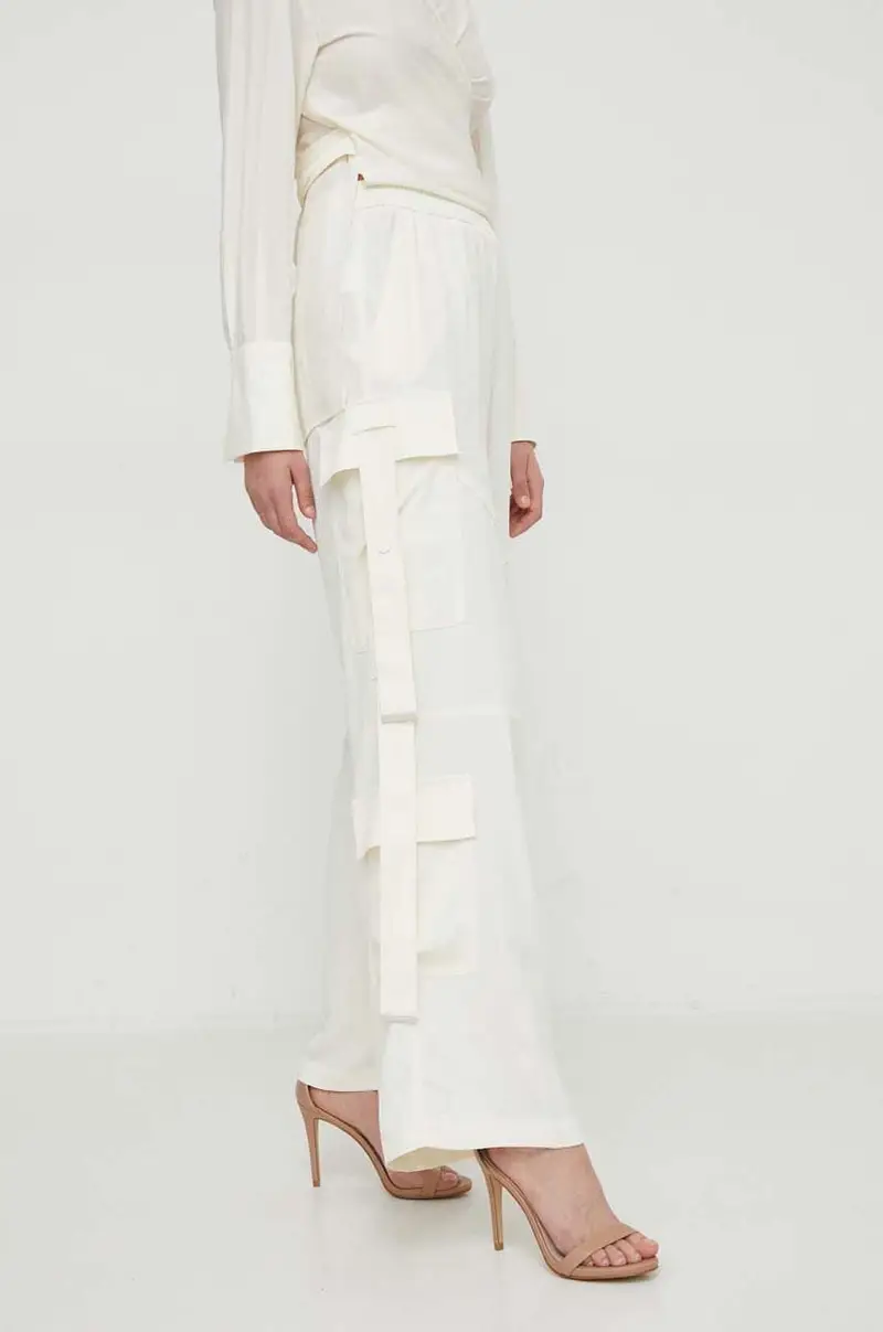 pantaloni donna colore beige