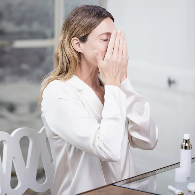 Sisleÿa L'Intégral Anti-Âge Sérum Éclat Anti-Taches - Siero viso antimacchie miniatura 4