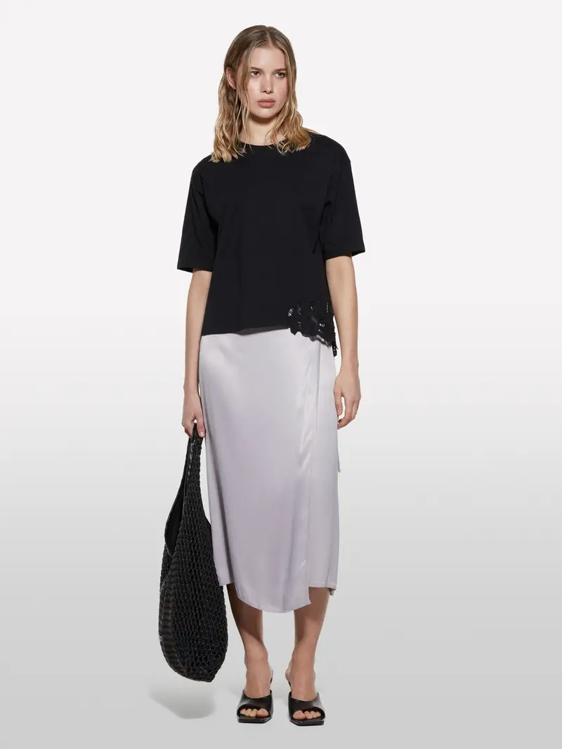 T-shirt Nera Con Ricamo Asimmetrico, Donna, Nero