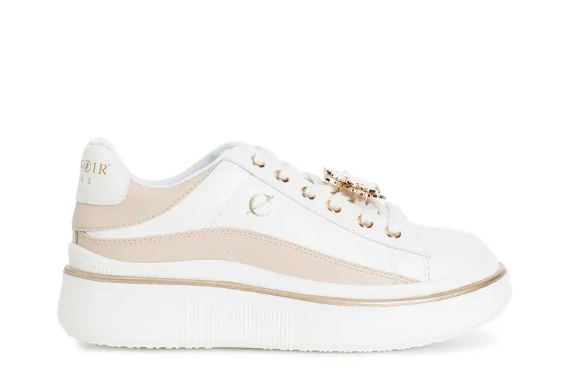 sneaker in pelle con accessorio smaltato bianco/beige