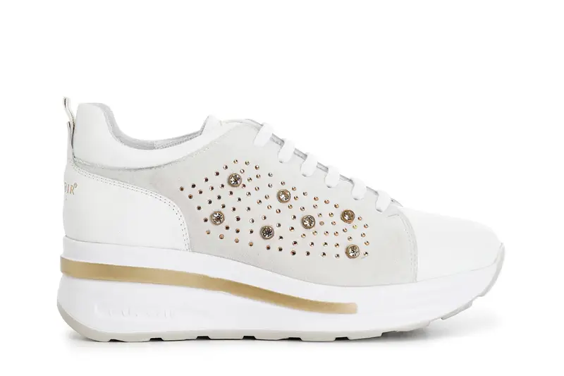 sneakers in pelle scamosciata con borchie e strass bianco