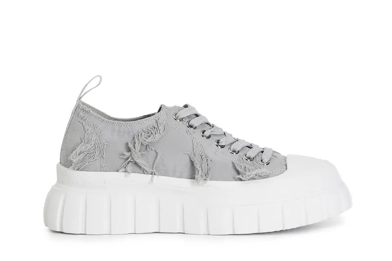 sneakers in tessuto sfrangiato perla