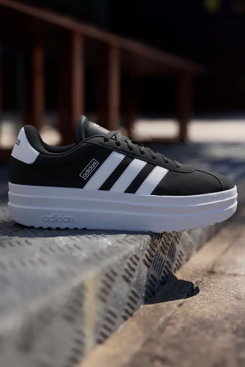 Sneakers Nere e Bianche Con Flatform Adidas VL Court Bold