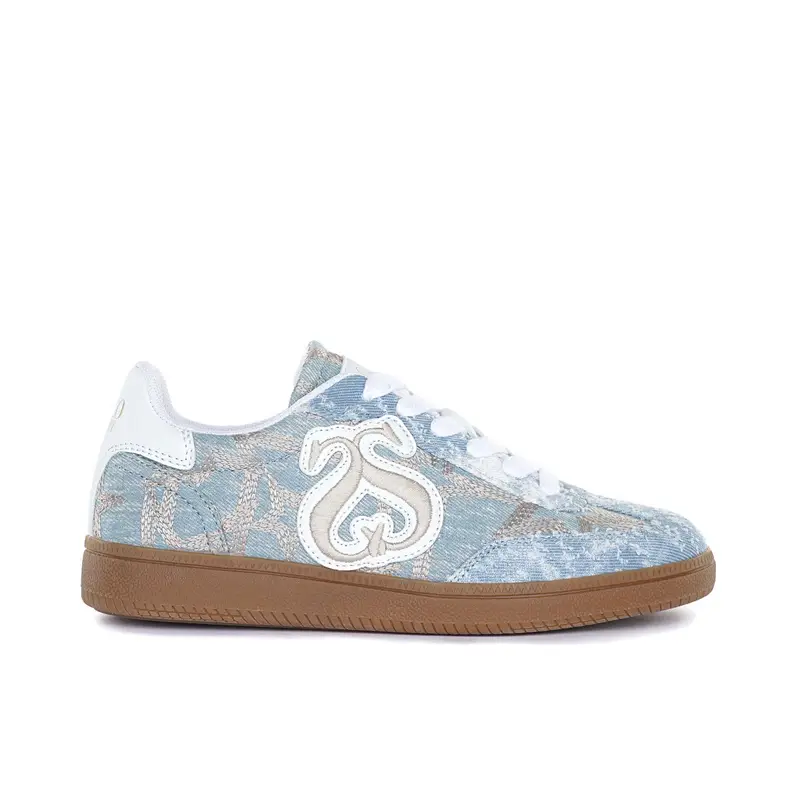 Sneakers azzurre in tessuto con maxi logo laterale