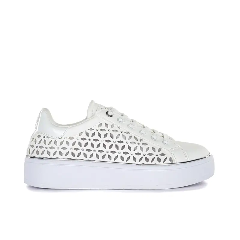 Sneakers bianche da donna traforate con suola platform