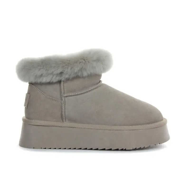 Stivaletti grigi in suede con suola platform e interno in peluche