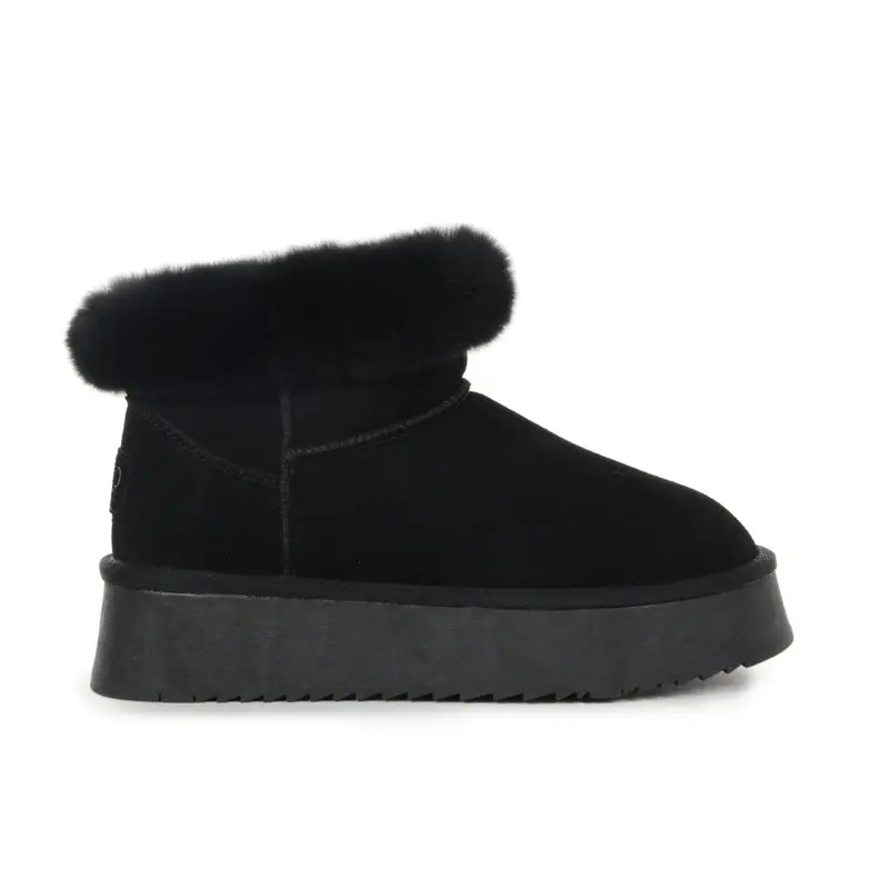 Stivaletti neri in suede con suola platform e interno in peluche