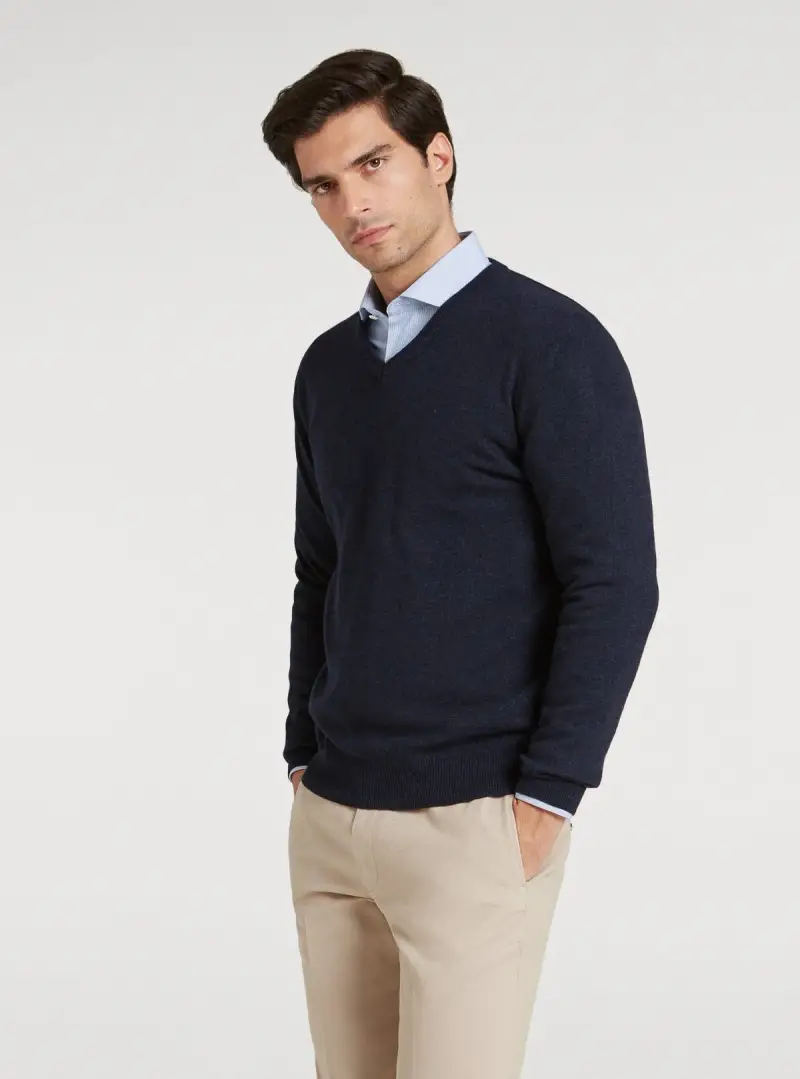 Maglia scollo a V in lana e cashmere