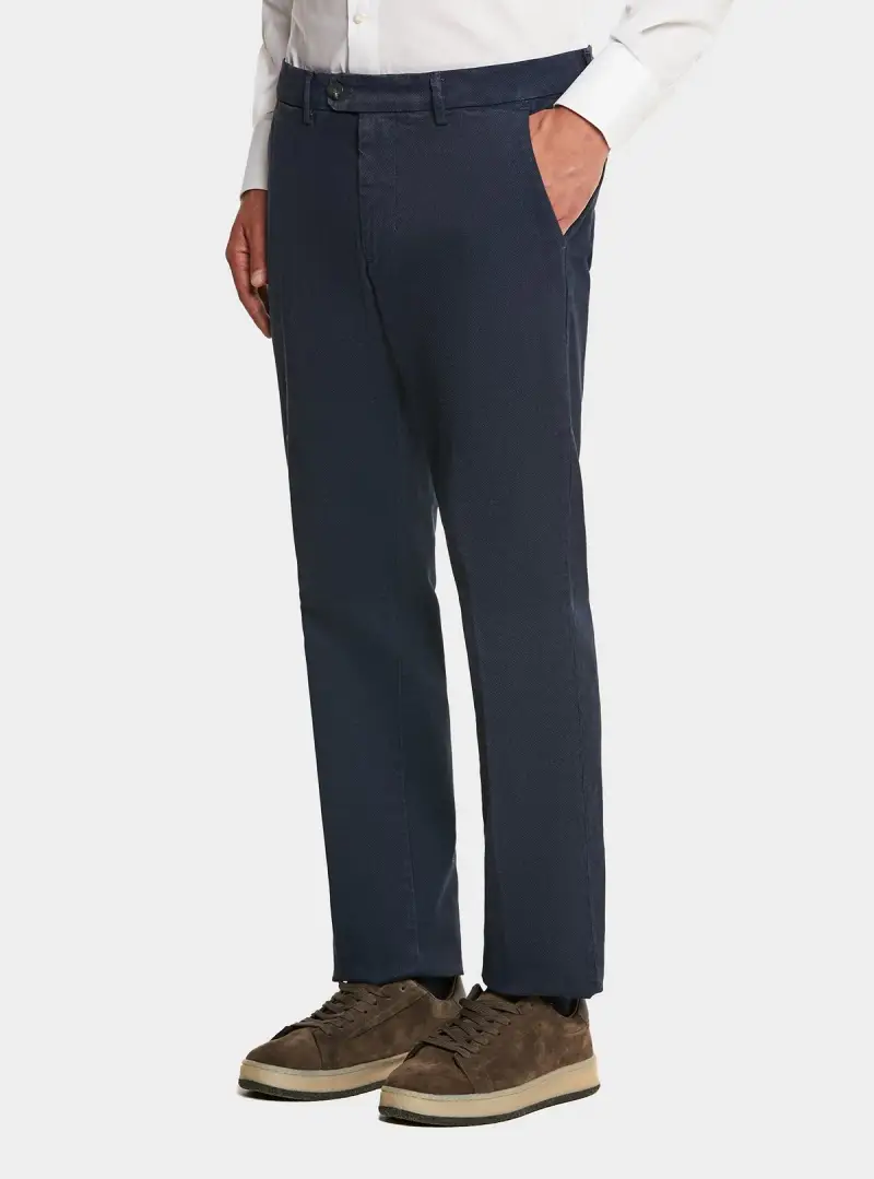 Pantalone tasca America in cotone stretch con microfantasia