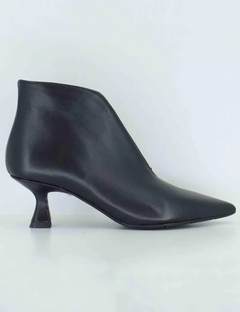 Ankle boot in pelle nera Donna SP1073 001