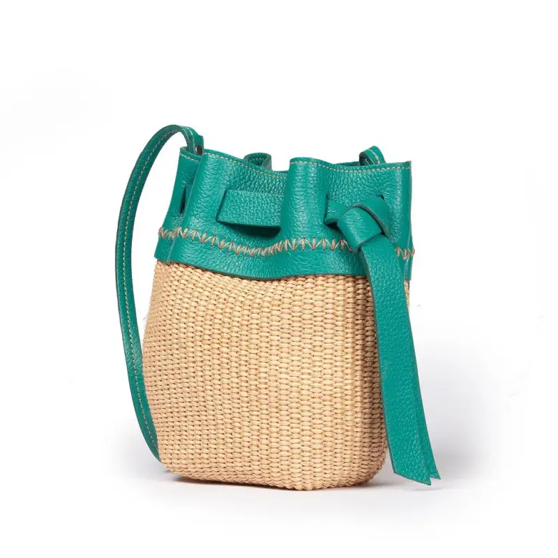 Borse Ambra mini bucket in rafia e pelle martellata verde