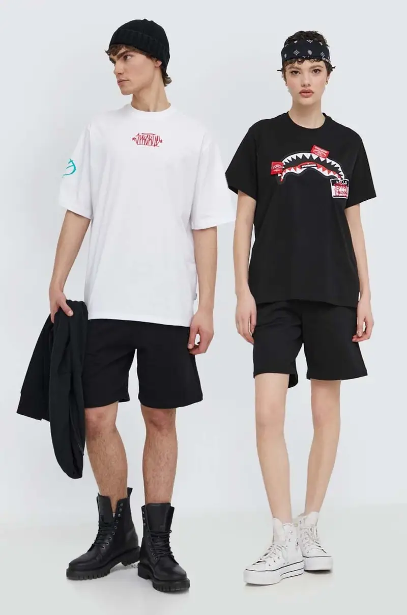 pantaloncini in cotone colore nero con applicazione