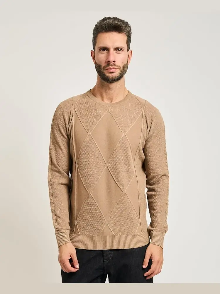 maglione con trama a rombi cammello