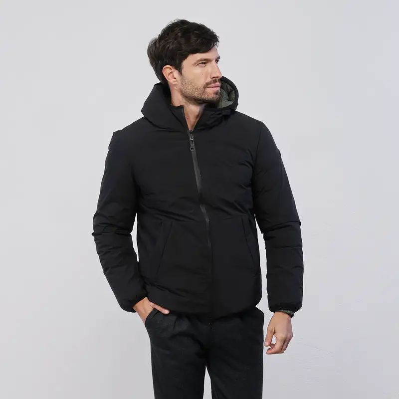 Giacca corta nera da uomo con zip e cappuccio