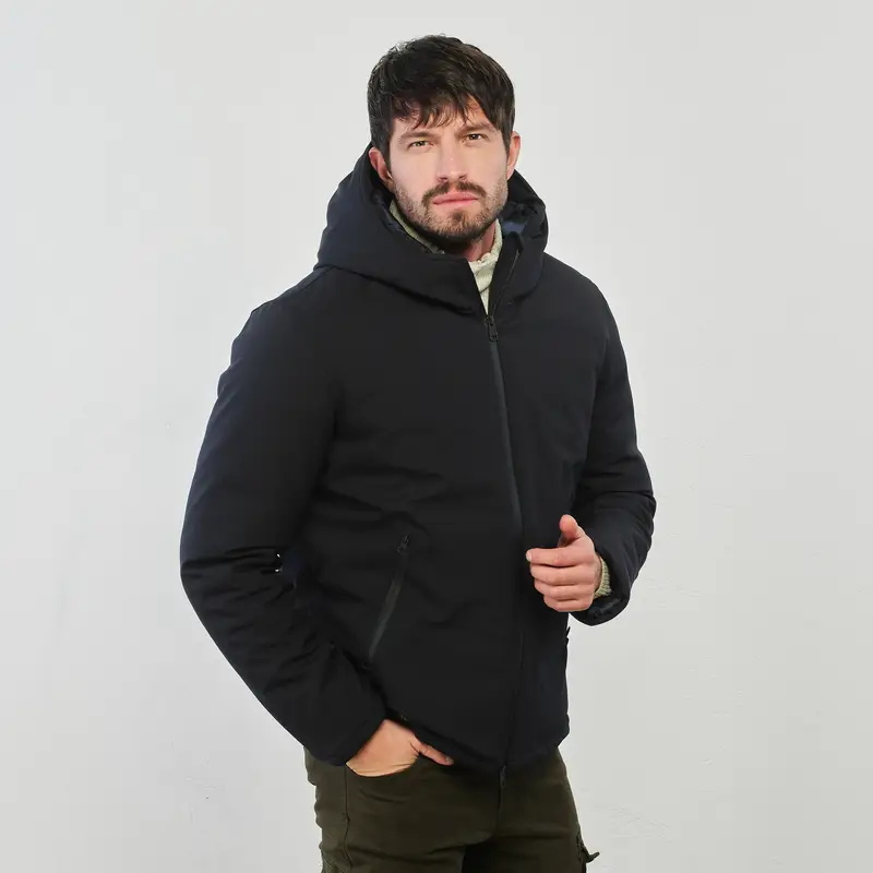 Piumino blu scuro con cappuccio