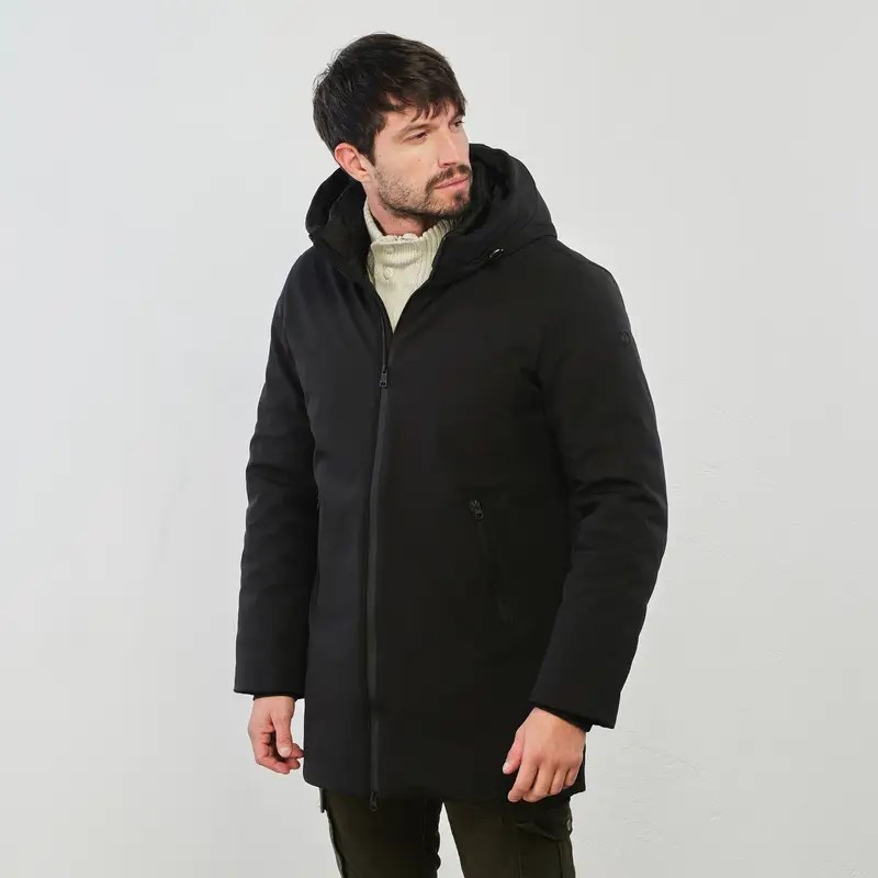 Piumino nero liscio con cappuccio