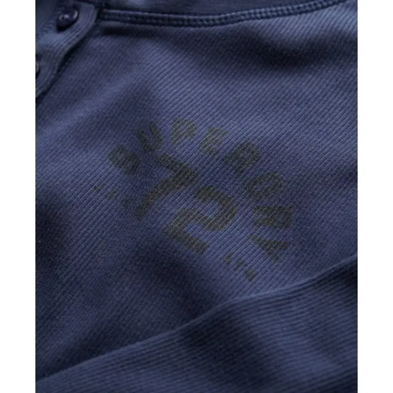 T-shirt a maniche lunghe con bottoni da donna Superdry Athletic