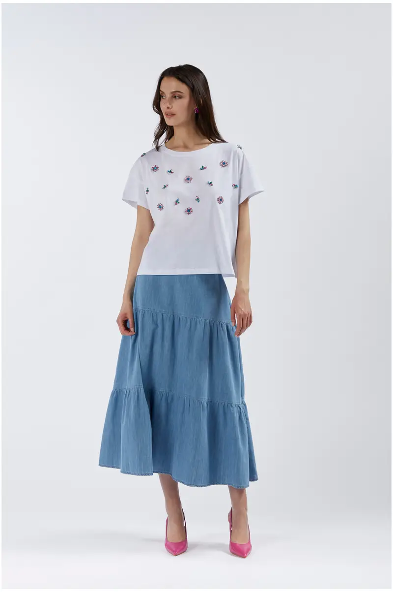 t-shirt con applicazioni di strass bianco