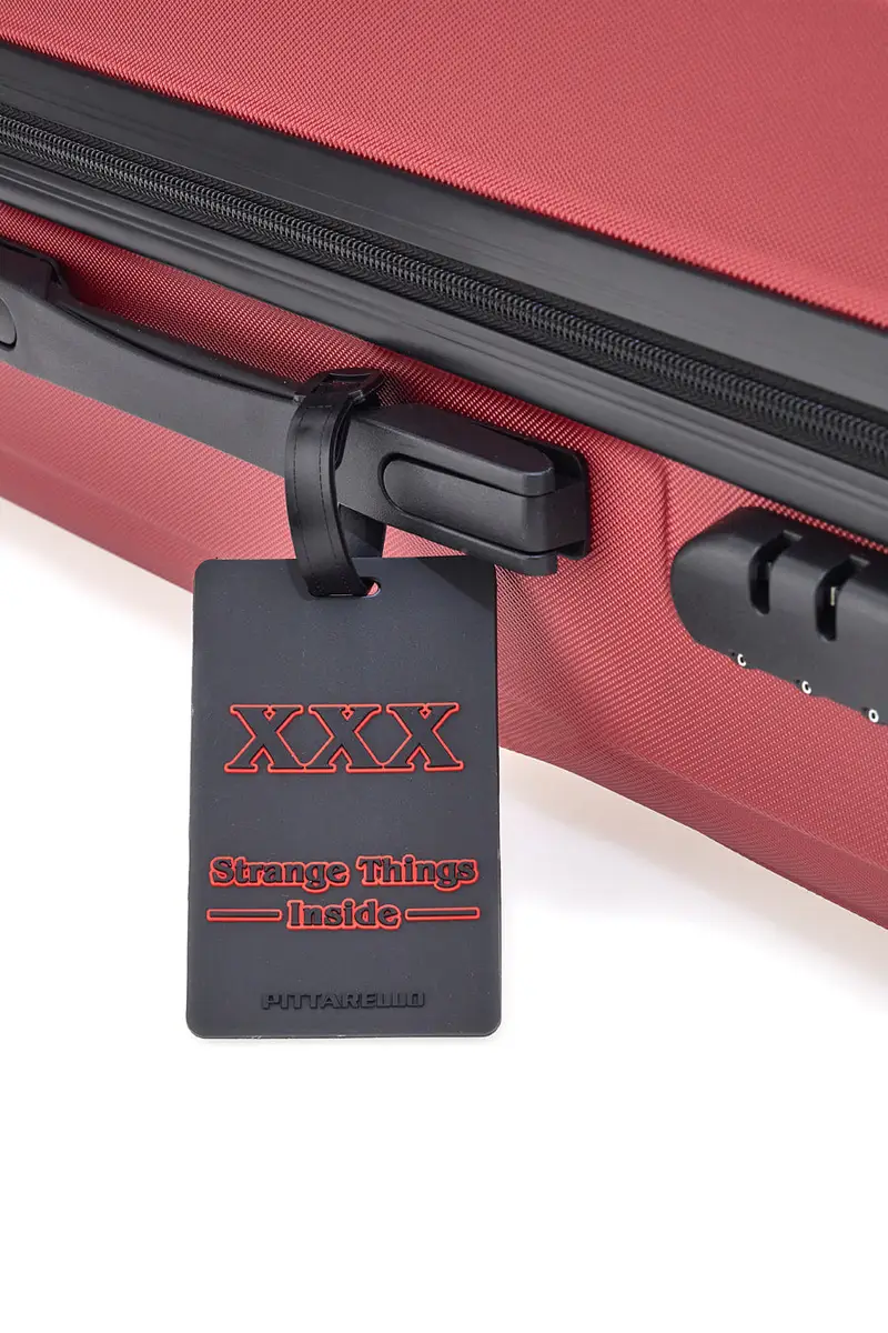 Tag per Valigia Nero e Rosso "Strange Things Inside" NAMETAG 4