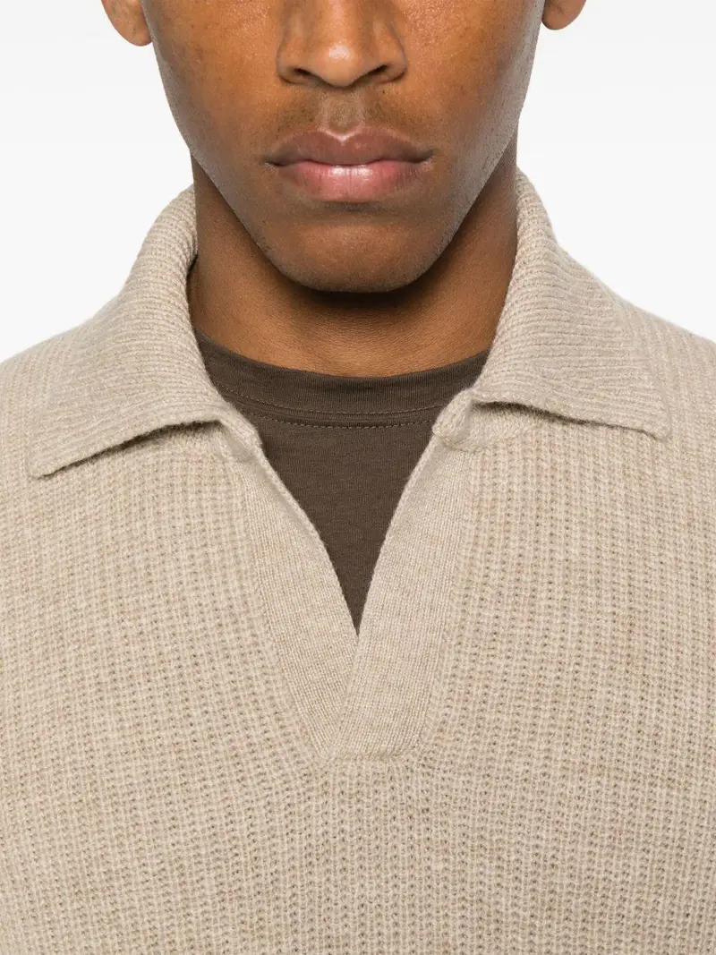 Maglione beige a coste con colletto classico miniatura 2
