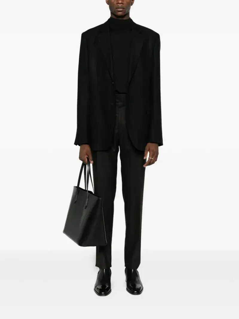 Maglione nero a collo alto e maniche lunghe miniatura 2