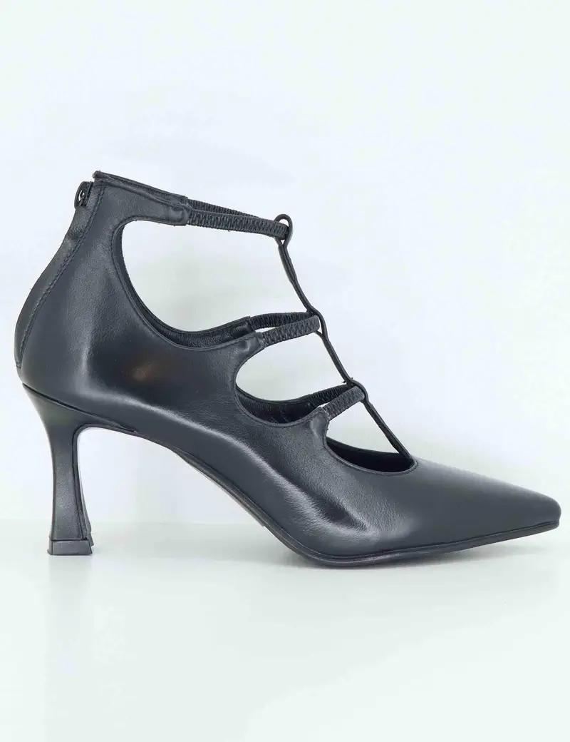 Decollete in pelle nera e conturini sul collo piede Donna A104 001