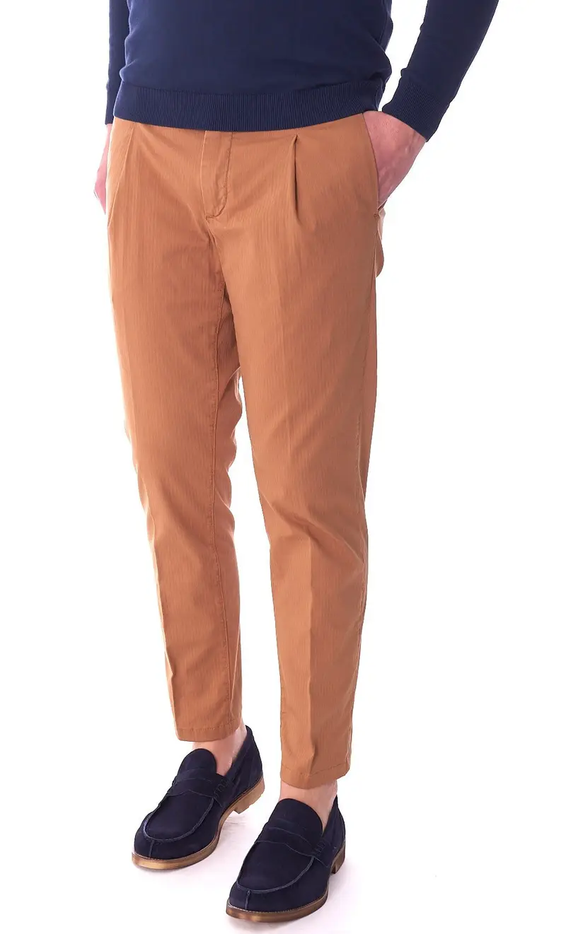 Pantalone rigato teleria zed helmut con pinces, colore cognac