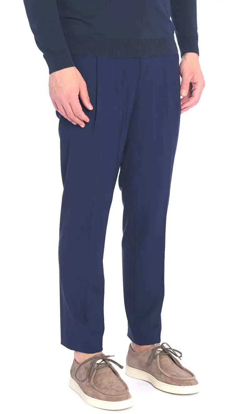 Pantalone teleria zed in fresco lana helmut con pinces, colore blu