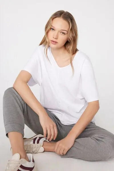 T-Shirt Scollo a V in 100% Cotone Fiammato Donna Bianco