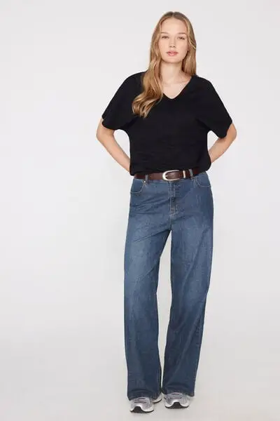 T-Shirt Scollo a V in 100% Cotone Fiammato Donna Nero