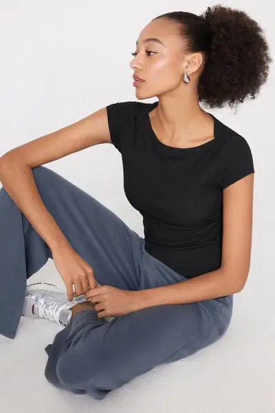 T-Shirt Scollo Barchetta Cotone Costine Donna Nero