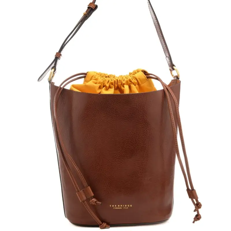 borsa a tracolla da donna trapezoidale in vera pelle con coulisse marrone scuro