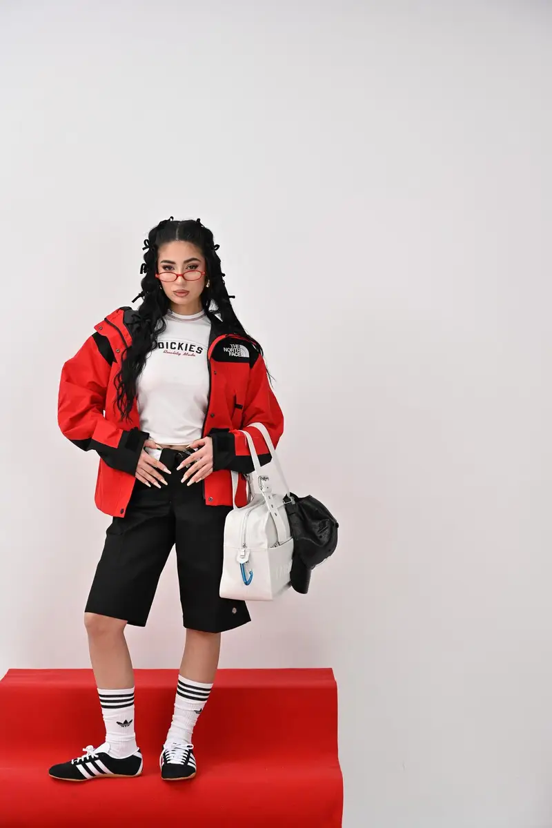 THE NORTH FACE Giacca a vento Mountain Mono rossa da donna miniatura 2