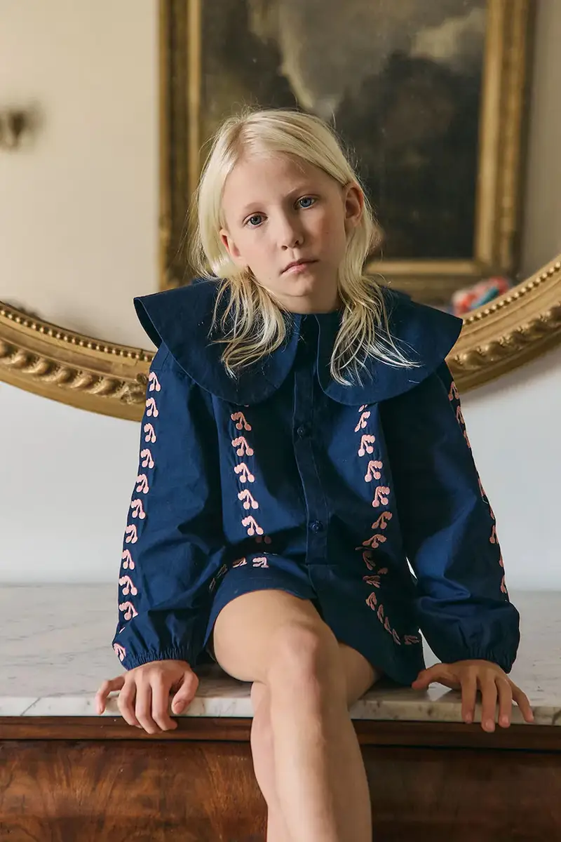 vestito di cotone bambina MINI CHERRIES DRESS colore blu navy AW25-405
