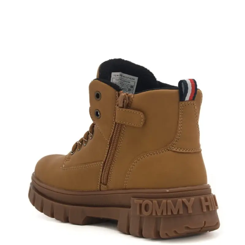 Tommy Hilfiger anfibi da bambino in pelle scamosciata con logo in rilievo sulla suola ocra miniatura 2