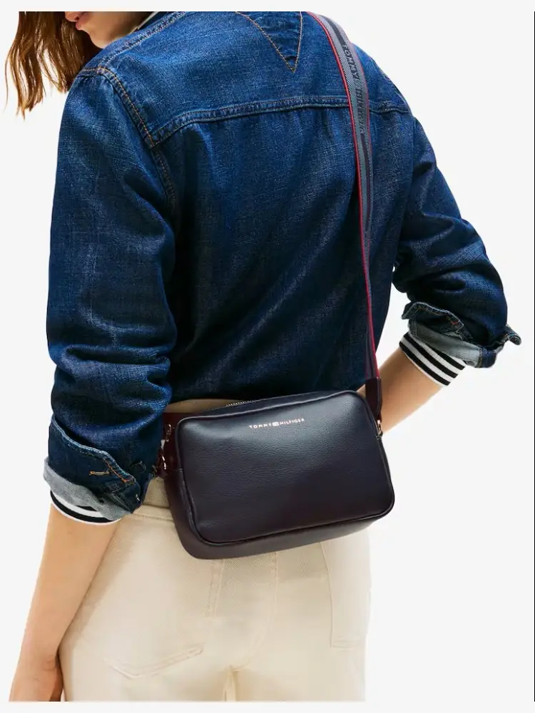 borsa blu navy donna in ecopelle con tracolla mini logo sul davanti miniatura 2