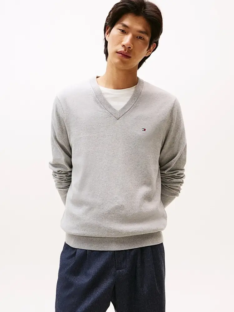 maglia grigia uomo in misto lana mini logo sul petto