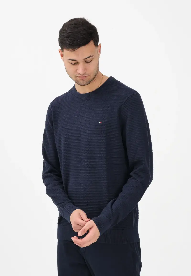 Maglioncino girocollo blu da uomo caratterizzato da lavorazione a maglia tramata miniatura 2