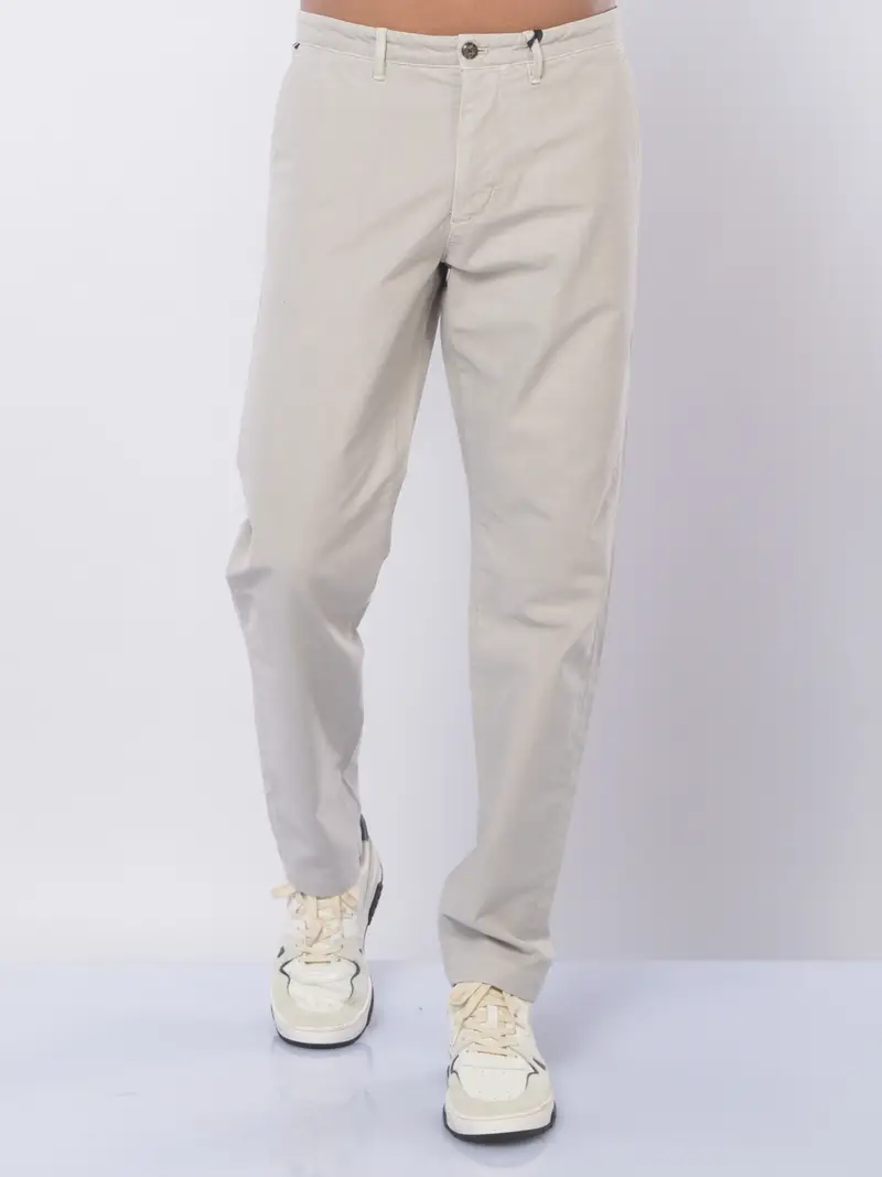 pantalone da uomo Tommy Hilfiger chino con relaxed tapered fit Grigio