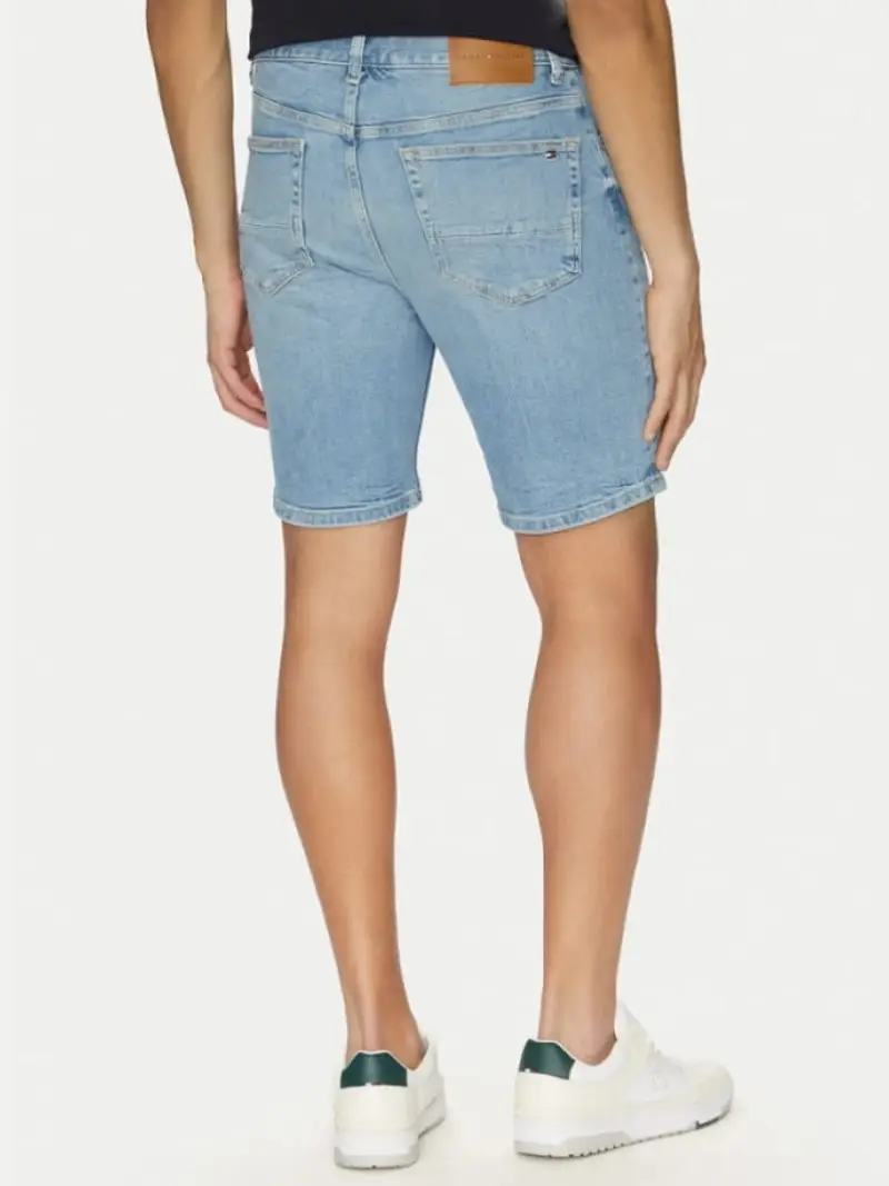 Tommy Hilfiger shorts in denim chiaro uomo slim fit micro logo sul retro miniatura 3