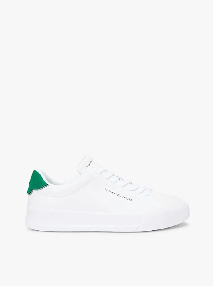 sneakers in pelle bianca con logo lettring e dettaglio verde