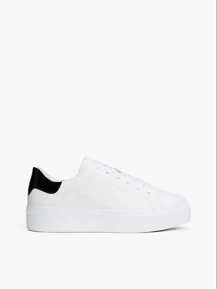 sneakers in pelle bianca con suola alta a contrasto