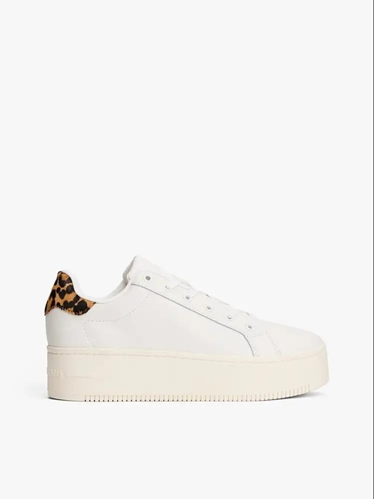 sneakers in pelle bianca con suola alta e stampa leopardata