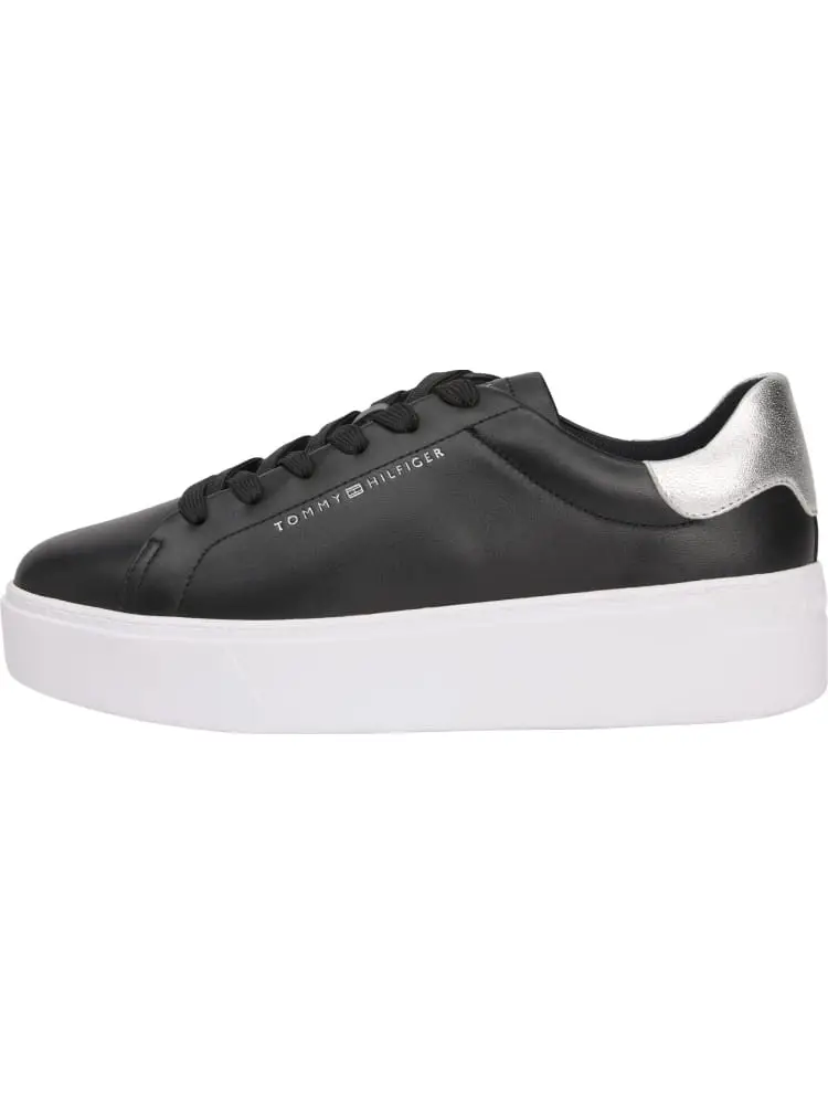 sneakers in pelle nera con suola alta e dettaglio argento