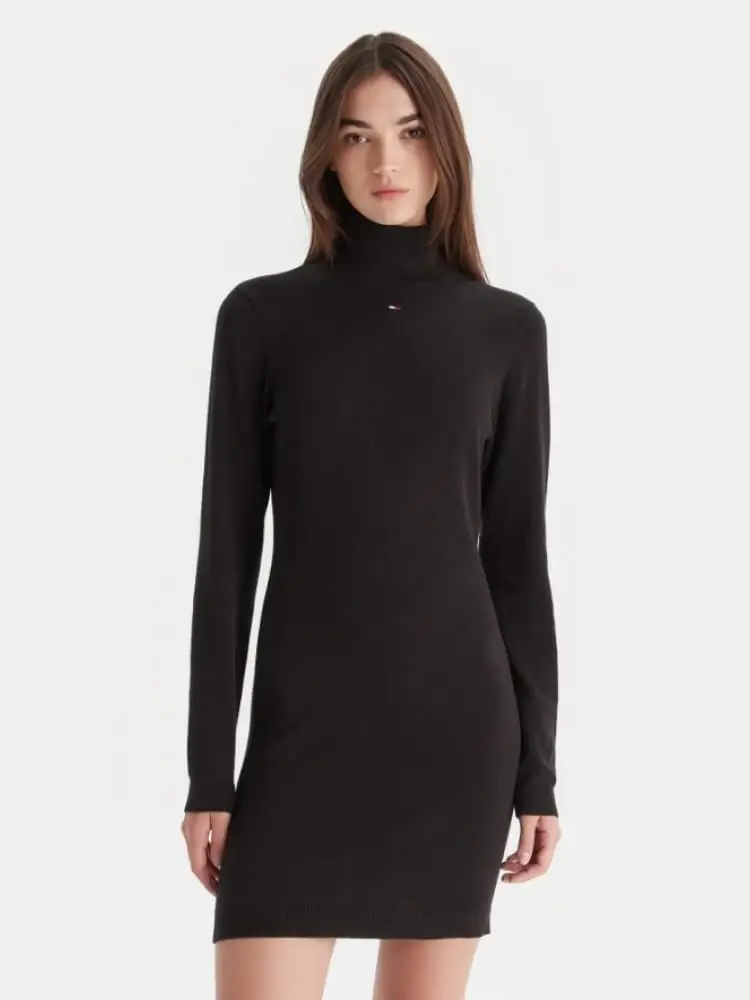 vestito in maglia di cotone nero con maniche lunghe e collo alto