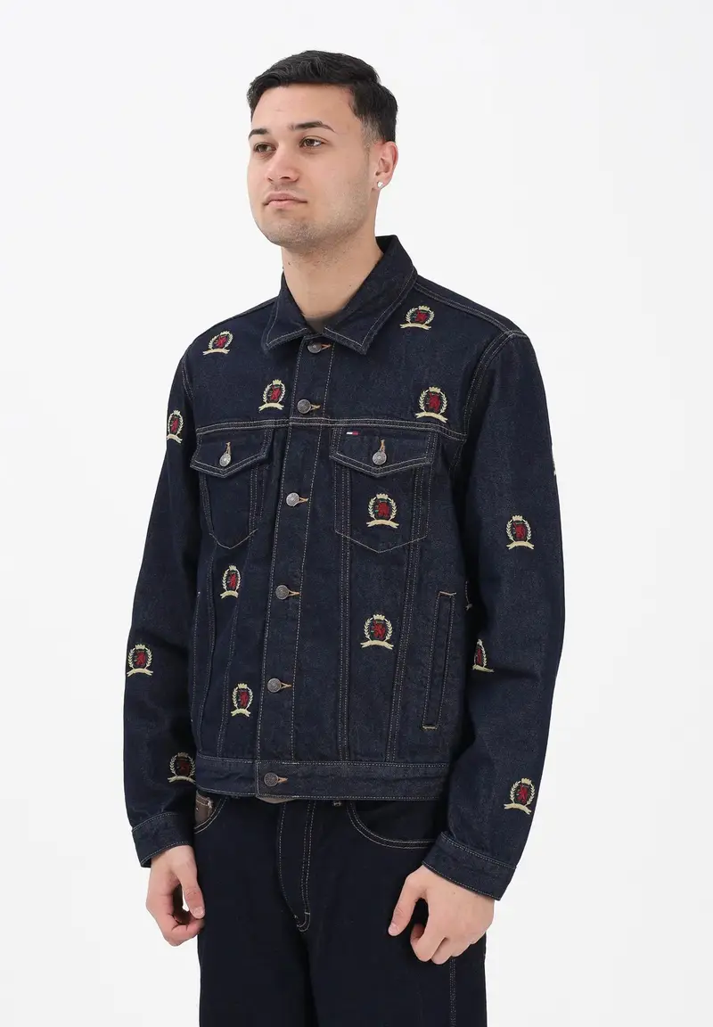 Giubbotto Ryan in denim blu scuro da uomo con ricamo stemmi
